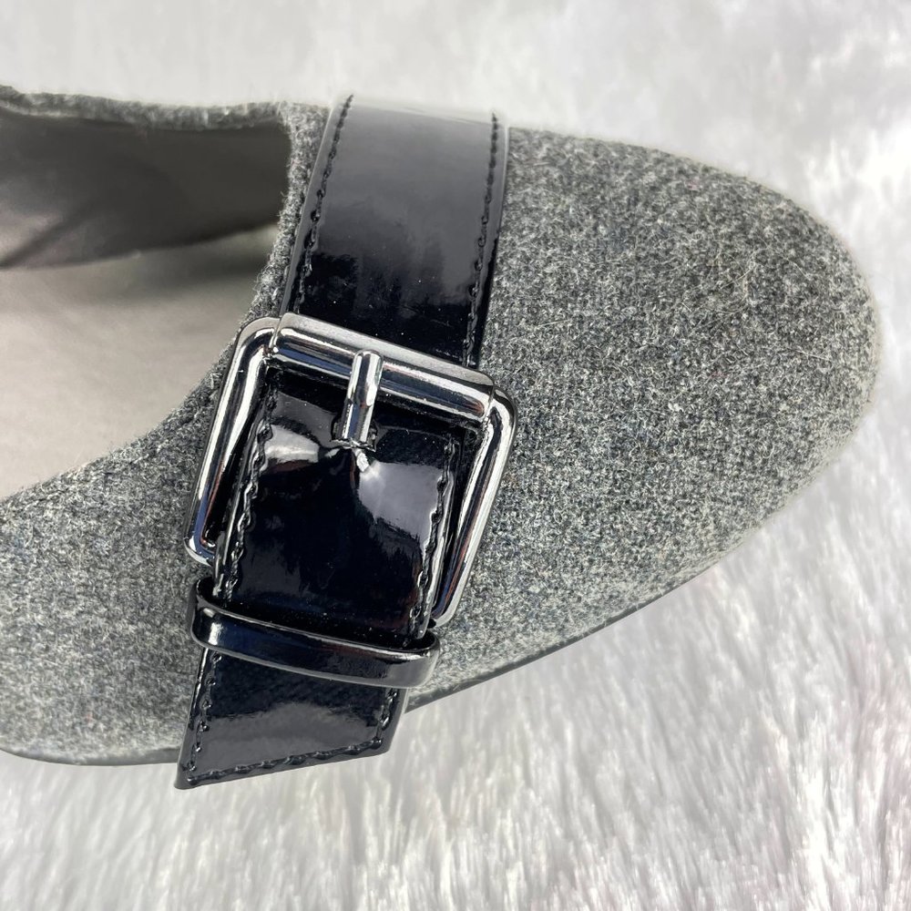 NEW! CL by LAUNDRY gray fabric wedge w/ black patent accent on toe cap SZ 10 - Picture 4 of 12